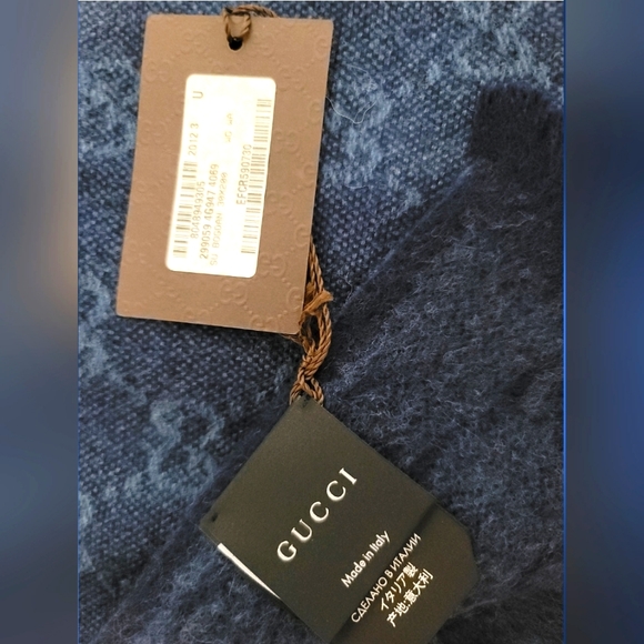 (NWT) Authentic Gucci wool/angora blend monogram scarf in rich blue. - Picture 5 of 10